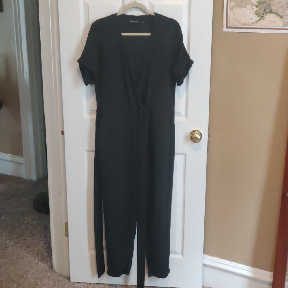 Black Onsie with tie waist and 2 pockets!
